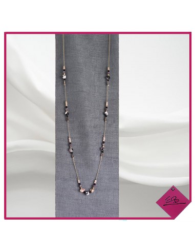 Collier en métal doré et diverses petites perles à dominance prune, perles diverses couleurs, noires, prune, dune