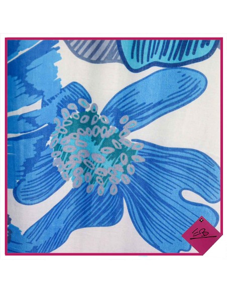 Foulard motif grosses fleurs, dominance BLEUE